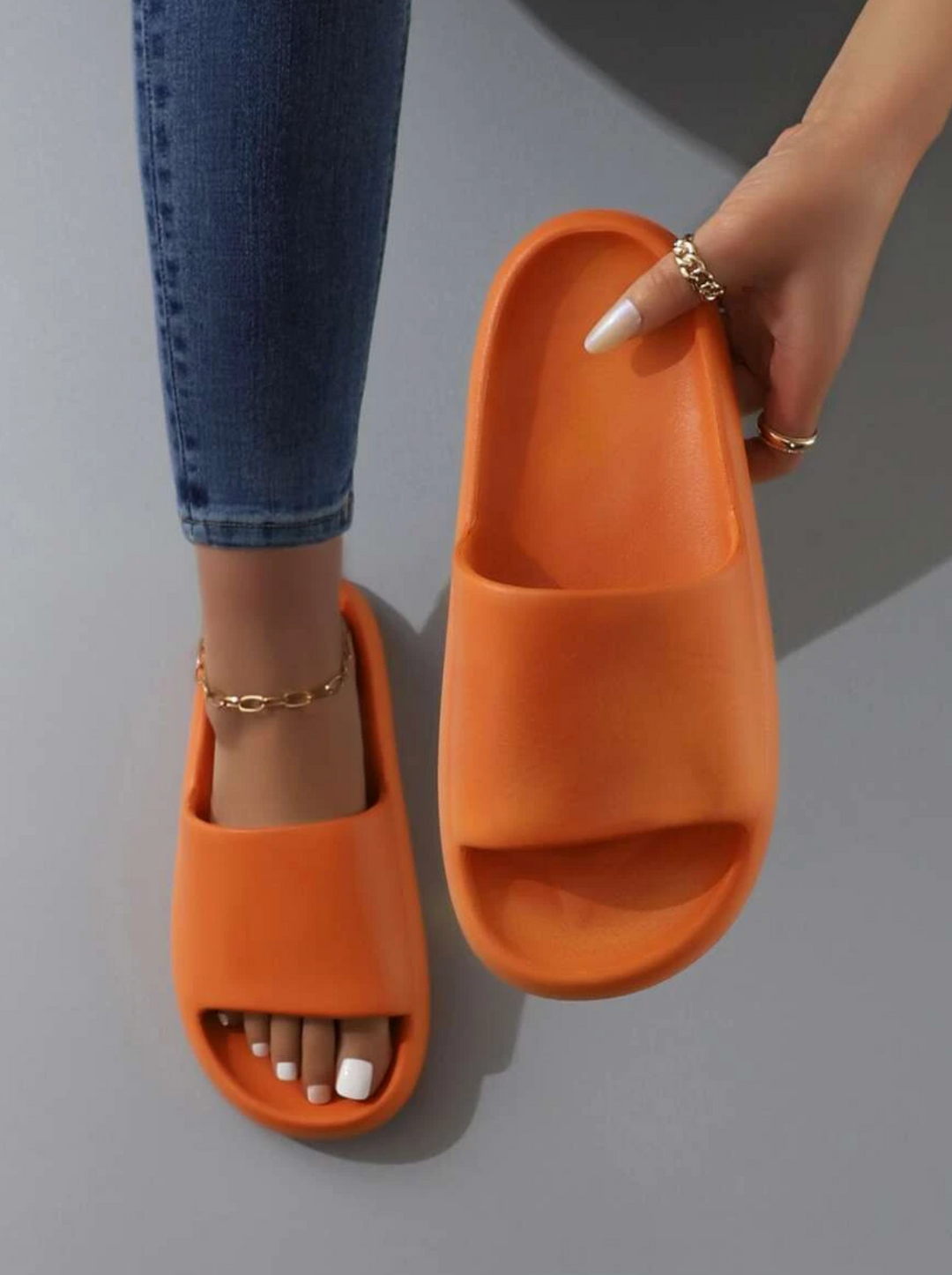 Lara | Comfortable Minimalist Design 4