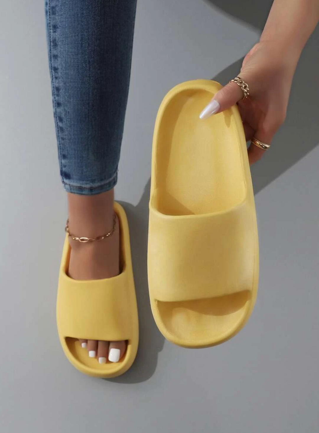 Lara | Comfortable Minimalist Design 8