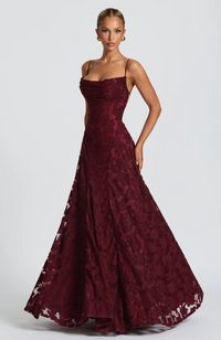Eve | Elegant & Trendy Lace Figure-Hugging Maxi Dress
