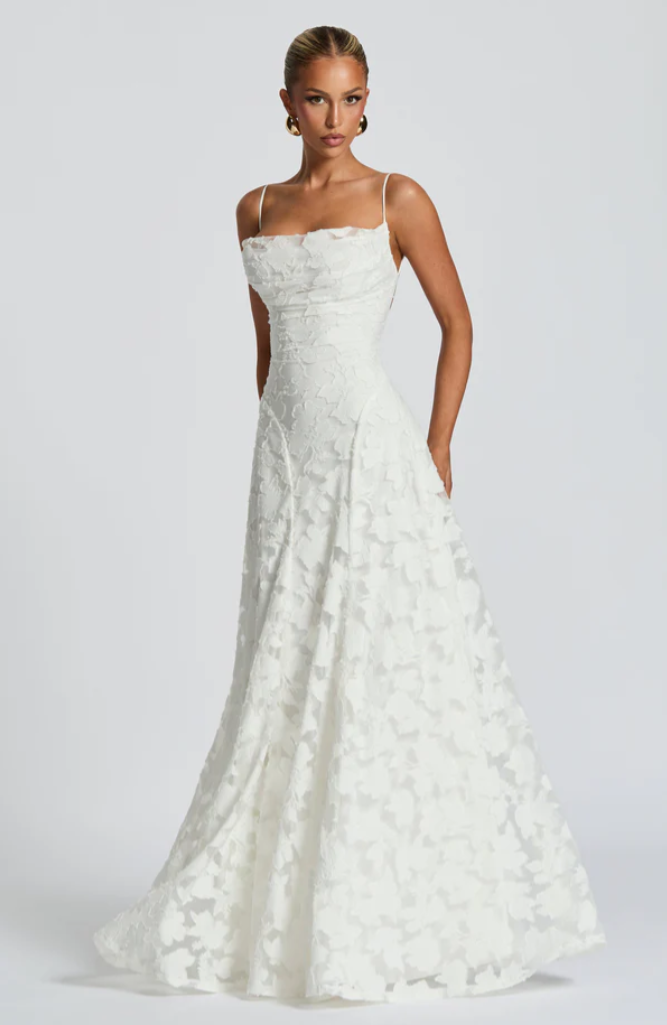 Sofia | Elegant Lace Maxi Dress – Feminine, Figure-Hugging Long Dress for Women 4