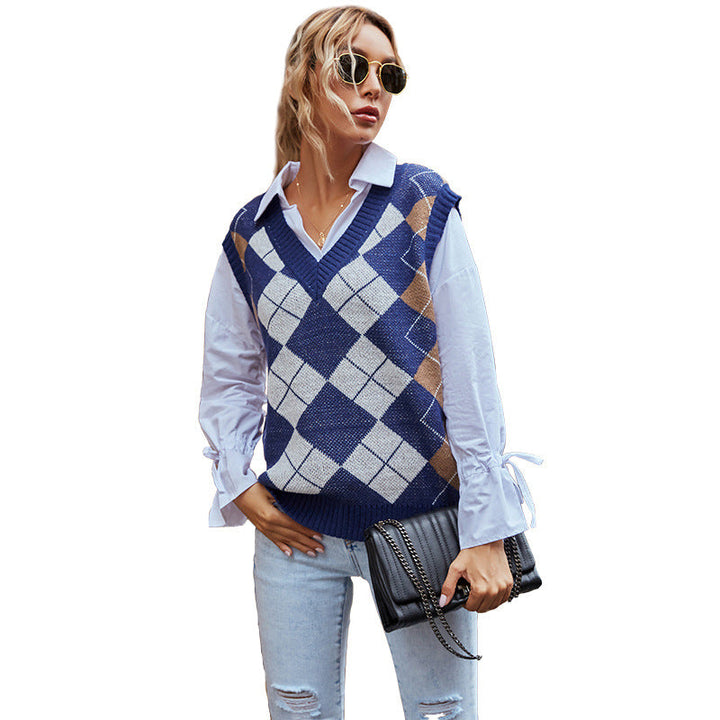 Women's vest with classic check pattern and modern V-neck Drune 5