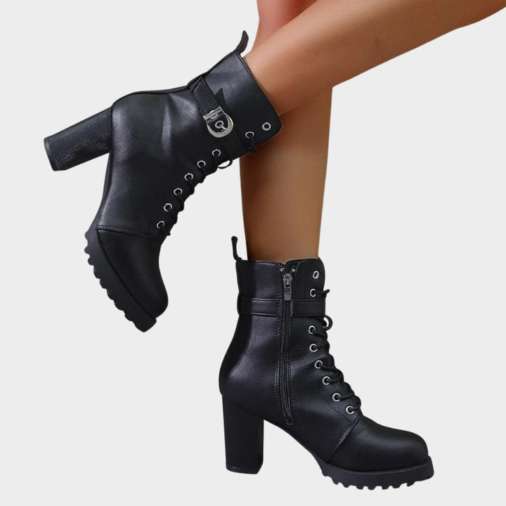 Chloe | Markante und edgy Ankle Boots mit Blockabsatz