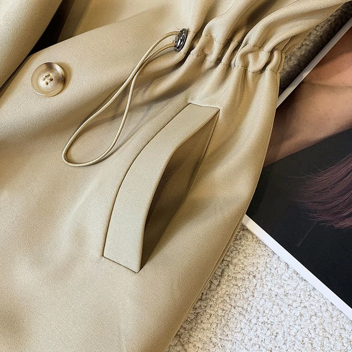 Séraphina | Trench-coat à la silhouette automnale aux détails élégants